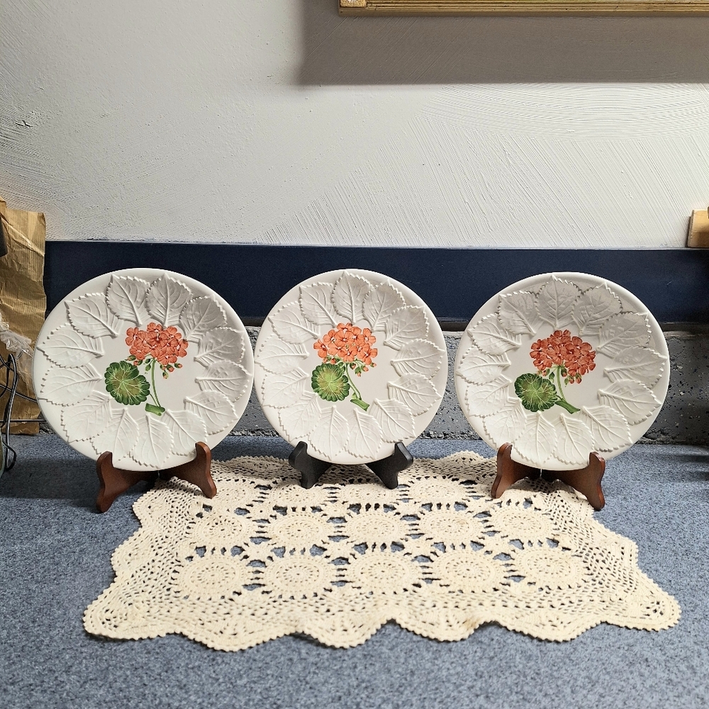 Bassano, Italy Ceramic Geranium Embossed Decorative Plates #1035/21 Set of 3